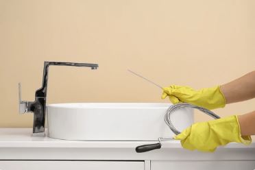 Khi nào cần gọi thợ dù đã áp dụng mẹo chống tắc cống?