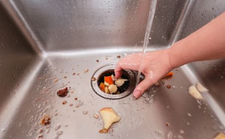 Vì sao gia đình thường xuyên gặp tình trạng tắc cống?