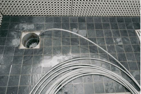 Thông tắc cống bằng máy lò xo là gì?