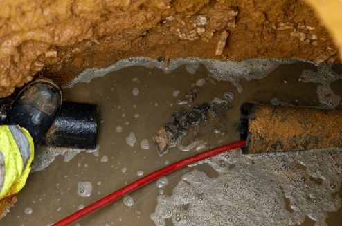 Lưu ý quan trọng khi thông tắc cống bằng máy lò xo